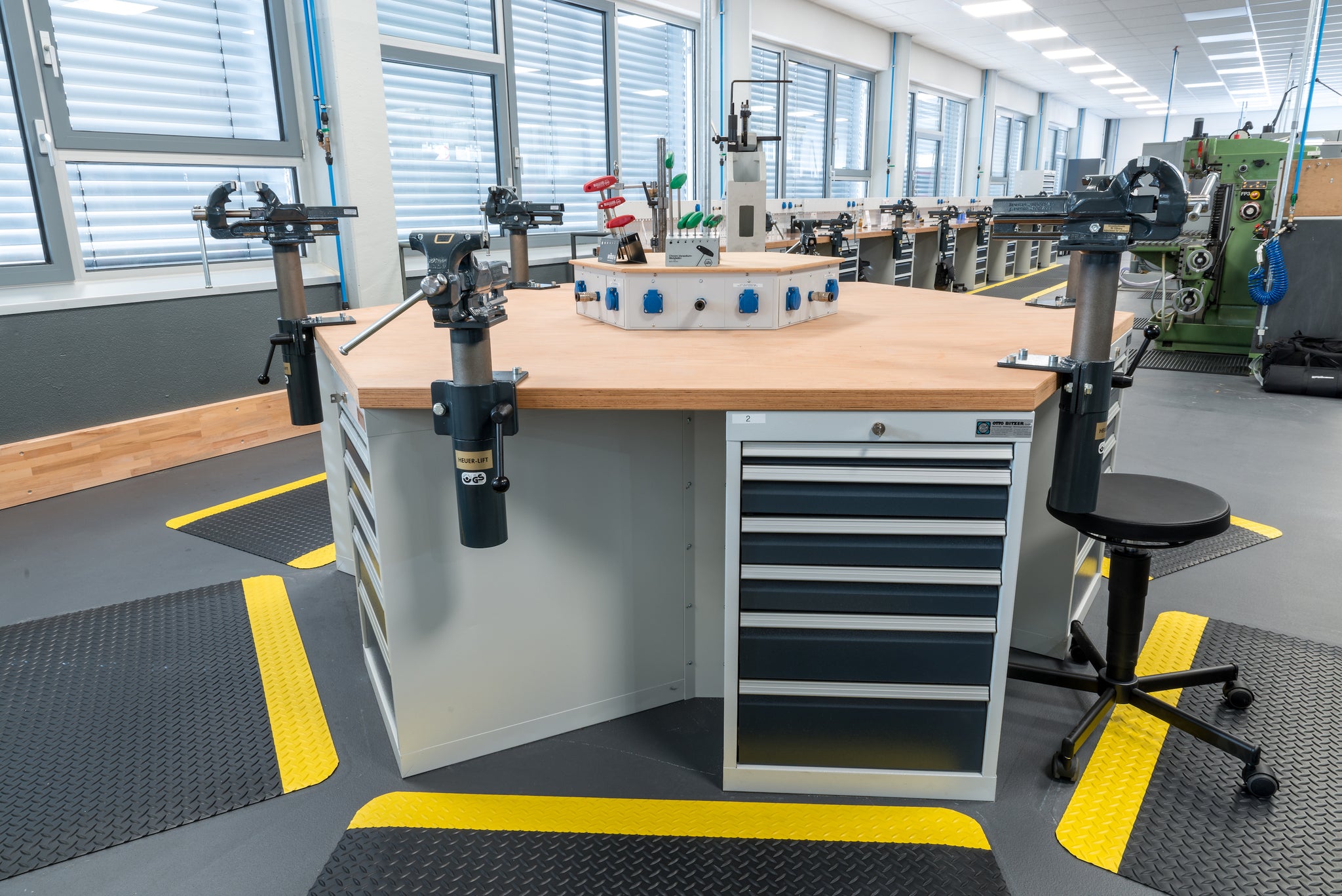 Multi-Person Workbench